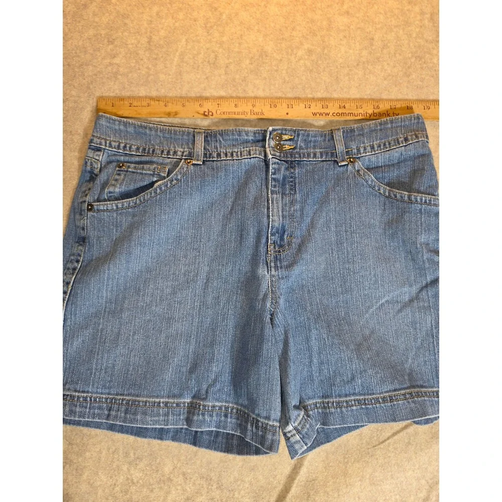 Duck Head Classic Womens Denim Shorts Medium Wash Blue Size 16 Stretch Cotton - Picture 1 of 3